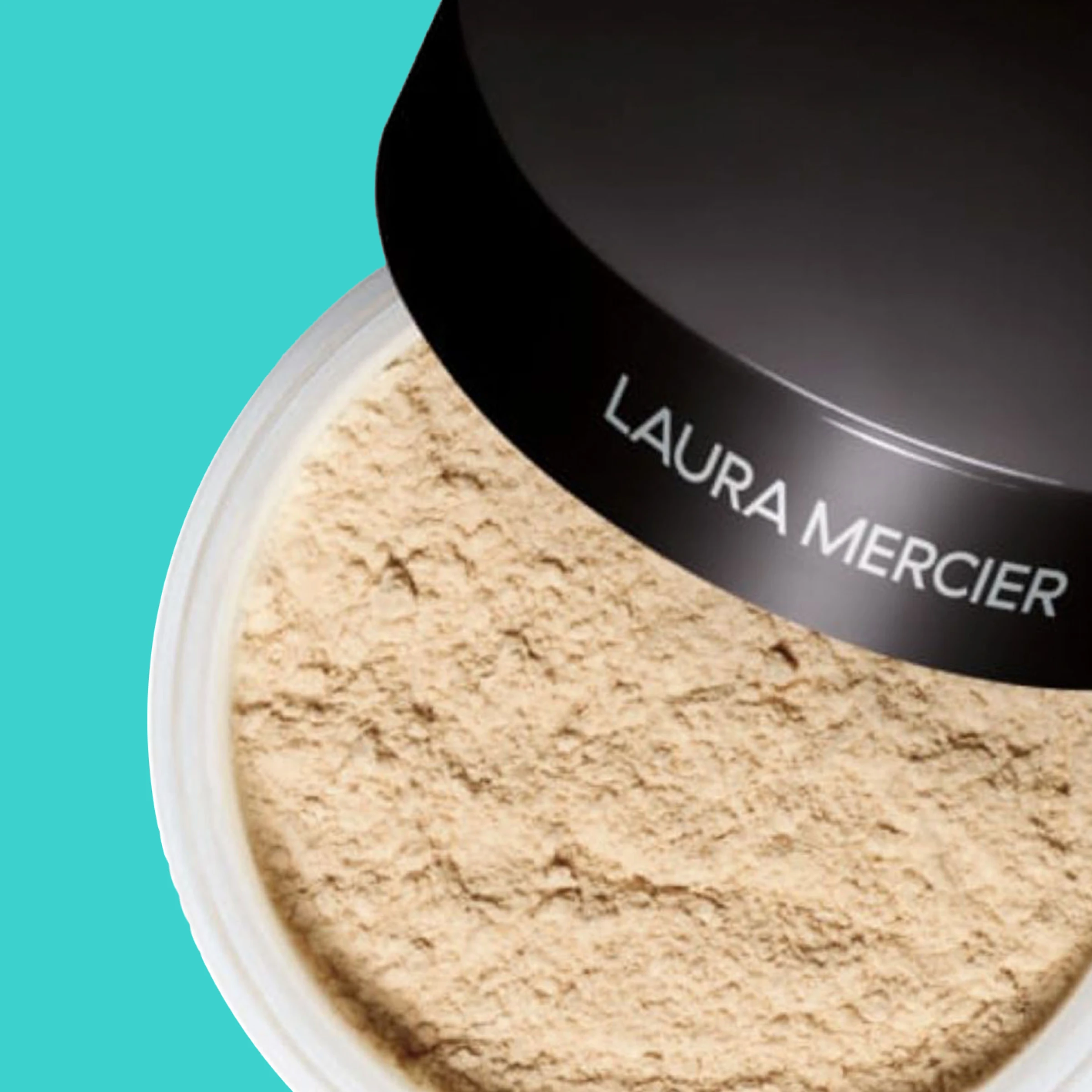 Produktbild på löspuder i burk mot turkos bakgrund. Beige puder syns i öppen förpackning. Text på locket: ”Laura Mercier”.