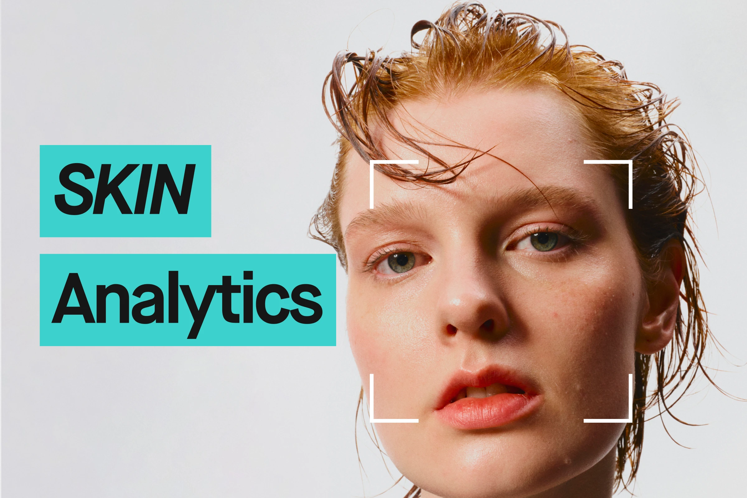 Portrett av person med oppsatt hår mot lys bakgrunn, med grafiske rammer rundt ansiktet og teksten «Skin Analytics» plassert ved siden av.