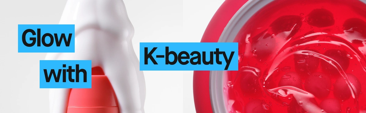 Nærbilde av hudpleieprodukt med rød gelstruktur og teksten “Få glød med K-beauty” i blå bokser.