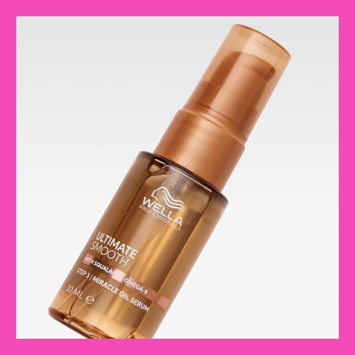 Wella Professionalsin hiusöljy nimeltä "Ultimate Smooth". Pullo on ruskea, jossa on ruskea spraykorkki ja valkoinen teksti.