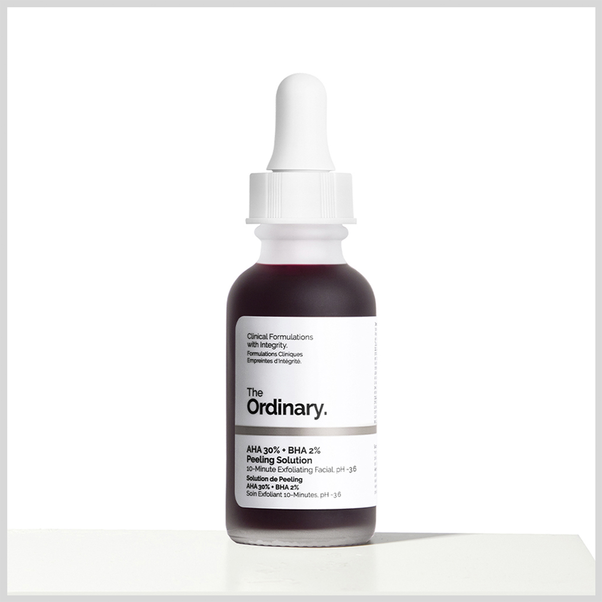 "The Ordinary"  AHA 30% + BHA 2% kuorintaliuos vaaleanvalkoista taustaa vasten.