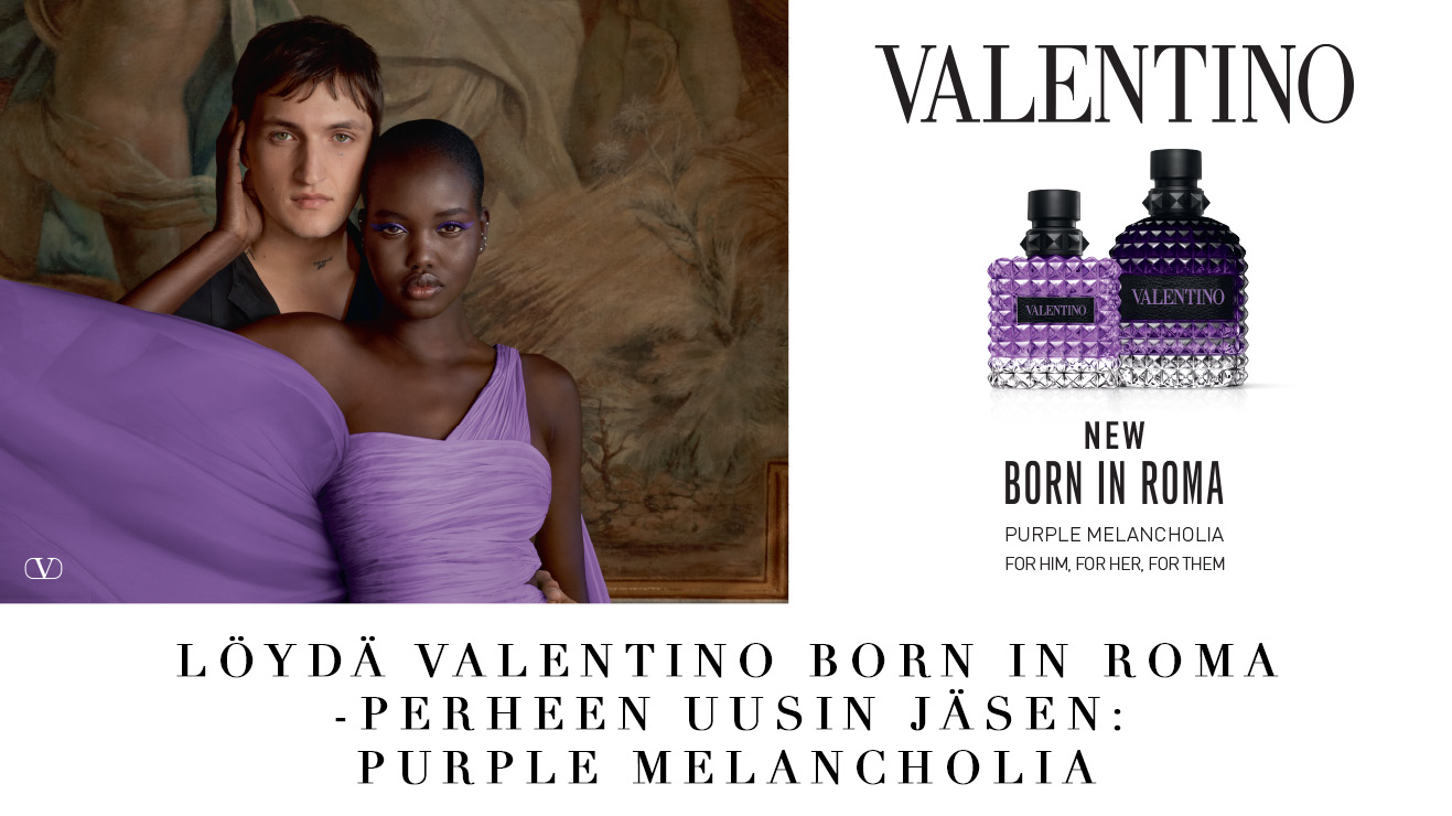 Kaksi mallia violeteissa vaatteissa ja kaksi Valentino Born in Roma Purple Melancholia -hajustepulloa.
