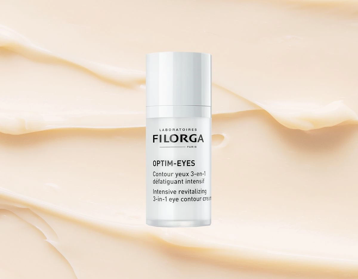 Glamglow’n Supermud 50 g beigeä, laskostettua taustaa vasten.