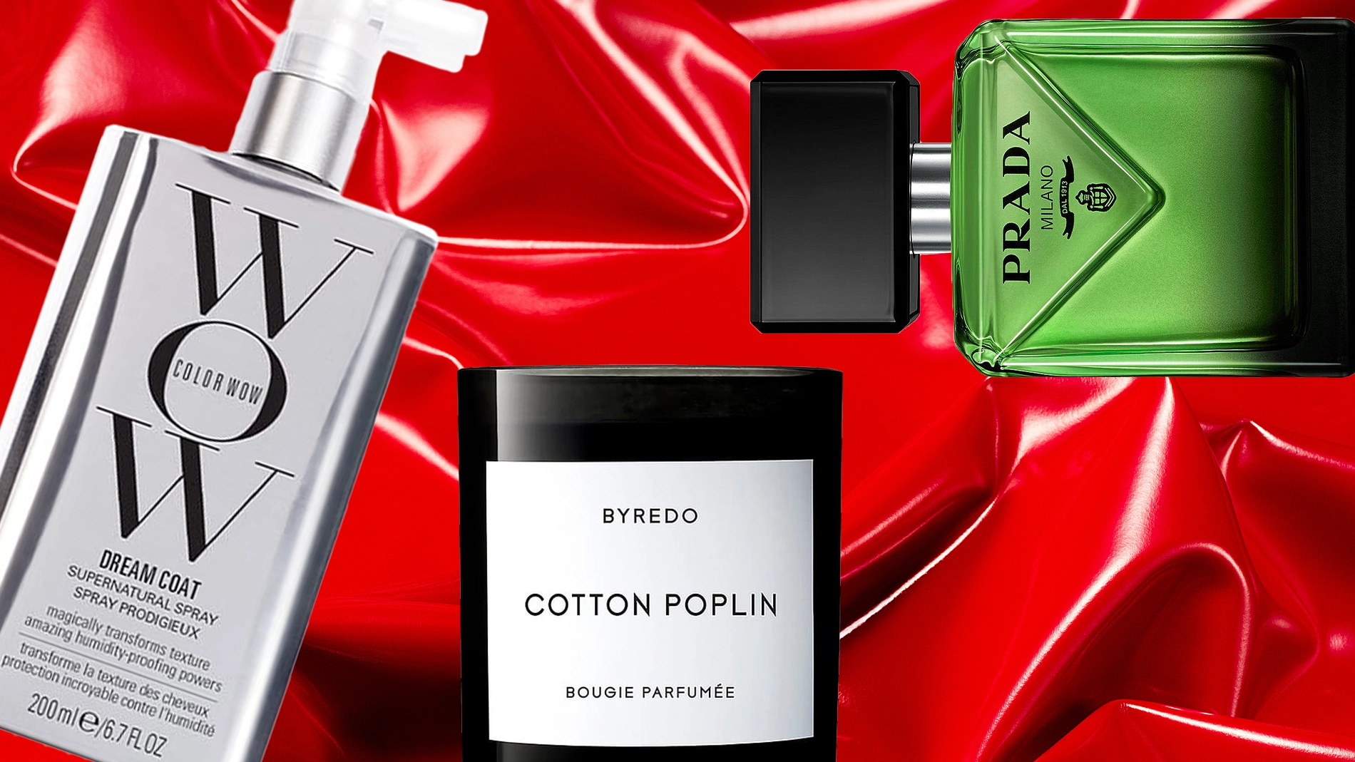 Tre produkter mot en röd bakgrund. En grön parfymflaska från Prada, en silvrig sprayflaska från Color WOW samt ett svart ljus med vit etikett från Byredo