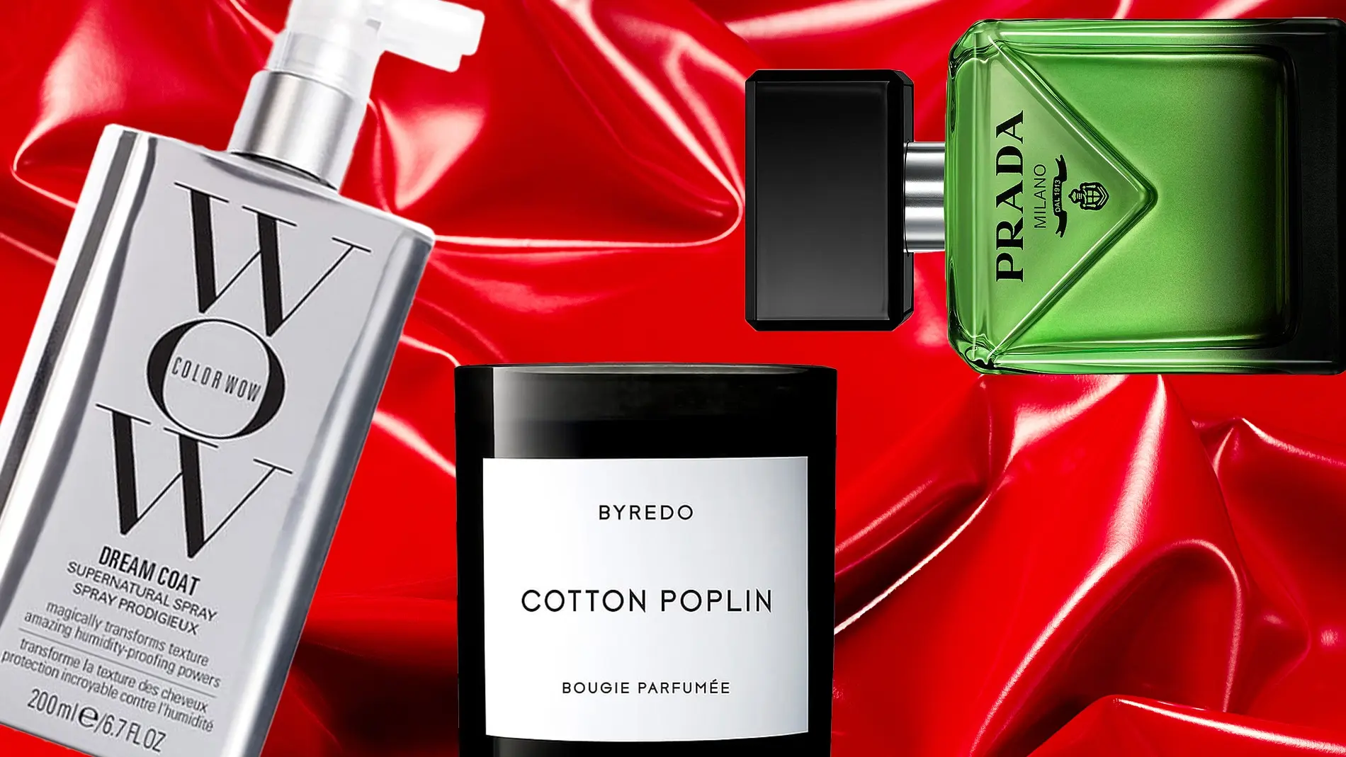 Tre produkter mot en röd bakgrund. En grön parfymflaska från Prada, en silvrig sprayflaska från Color WOW samt ett svart ljus med vit etikett från Byredo