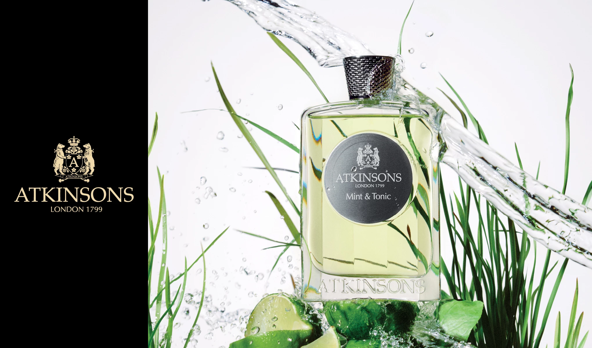 Tyylikäs hajuvesipullo Atkinsons London 1799 -merkiltä, tuoksuna "Mint & Tonic". Pullon raikas, vihreä väri heijastuu ruohosta ja vesiroiskeista.