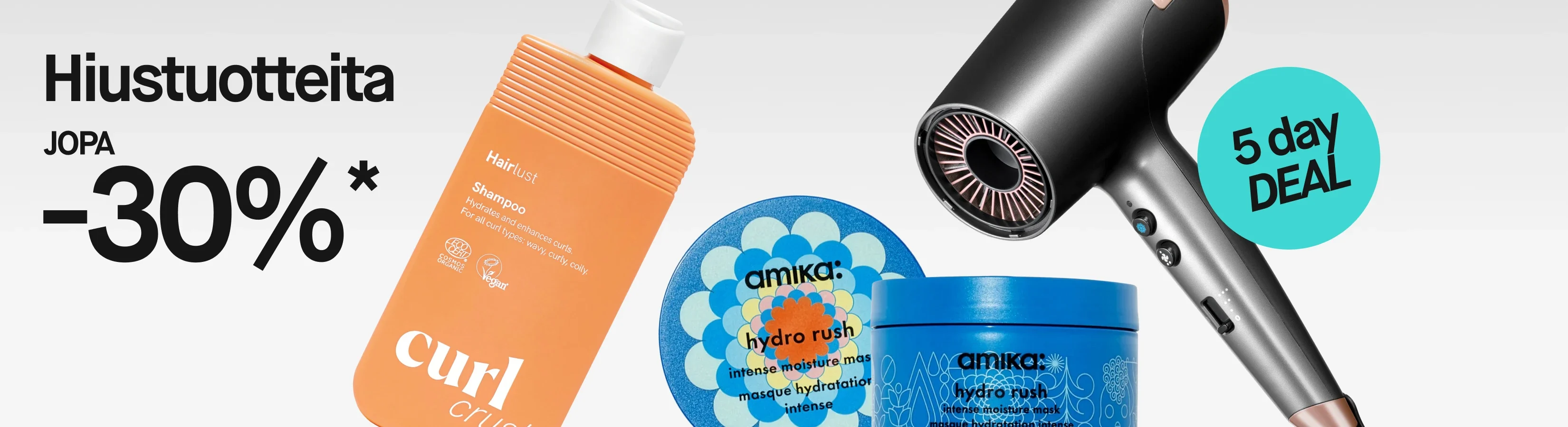Hiustenhoidon kampanjakuva, jossa näkyvät tekstit "Hårprodukter UPP TILL 30%*" ja "5 day DEAL". Kuvassa näkyvät Hairlust Curl Crush Shampoo, Amika Hydro Rush Intense Moisture Mask ja hiustenkuivain vaaleaa taustaa vasten.