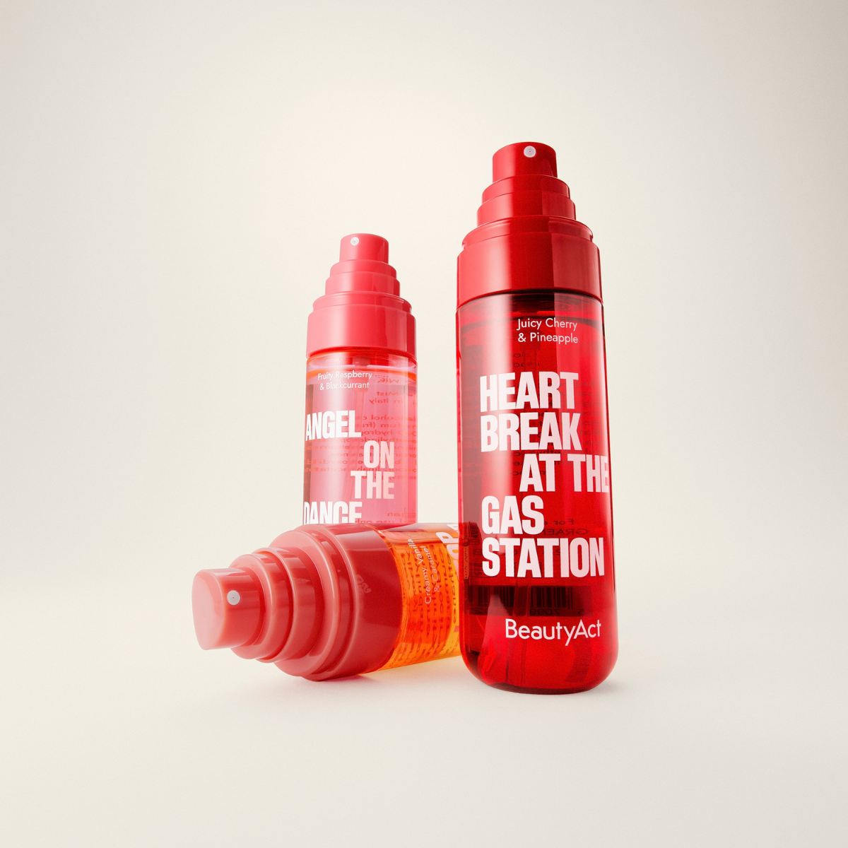 Tre BeautyAct-flaskor: rosa 'Angel on the Dance', röd 'Heart Break at the Gas Station', orange 'Creamy Vanilla'.