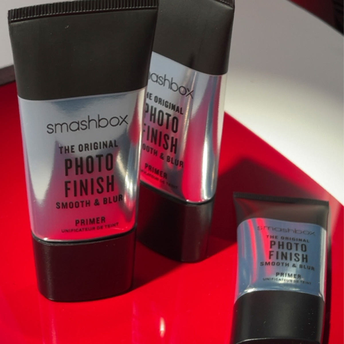 Smashboxin primerit punaisella taustalla