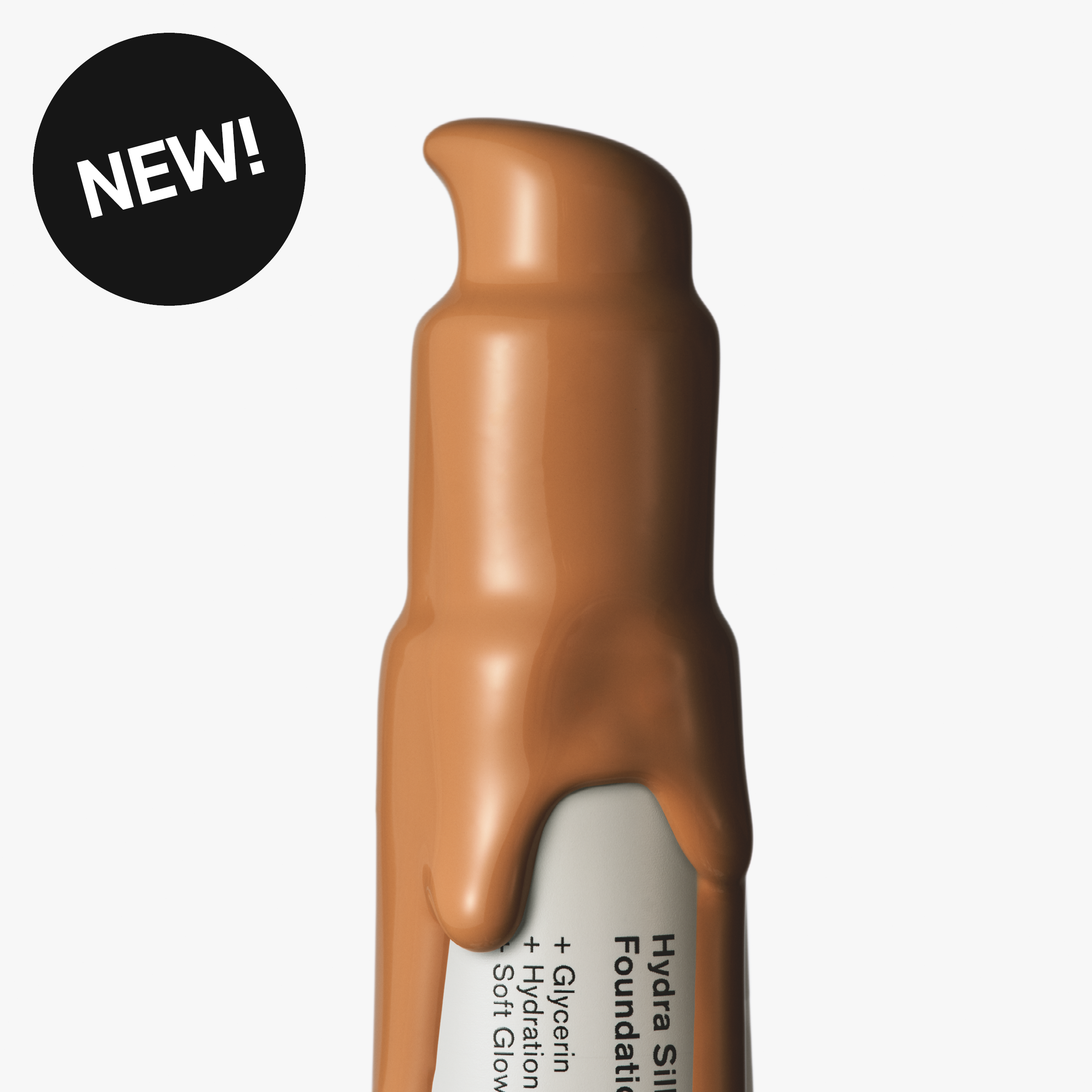BeautyAct Hydra Silk Foundation med foundation over flasken. Tekst: «NEW!»