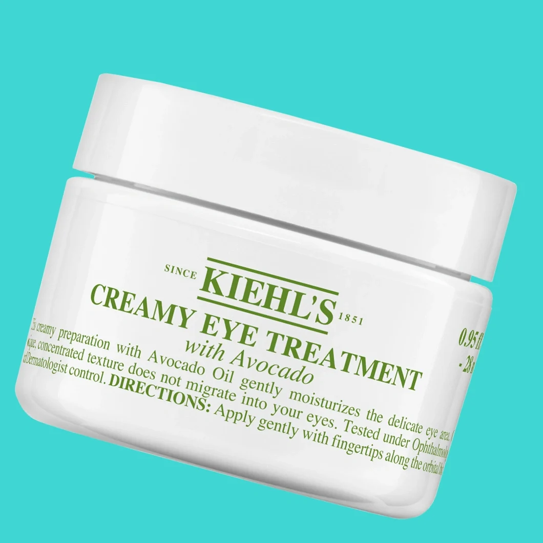 KIEHL'S Creamy Eye Treatment with Avocado är en ögonkräm i vit burk. På förpackningen syns texten "KIEHL'S Since 1851", "CREAMY EYE TREATMENT with Avocado" samt produktinformation och användningsanvisningar.