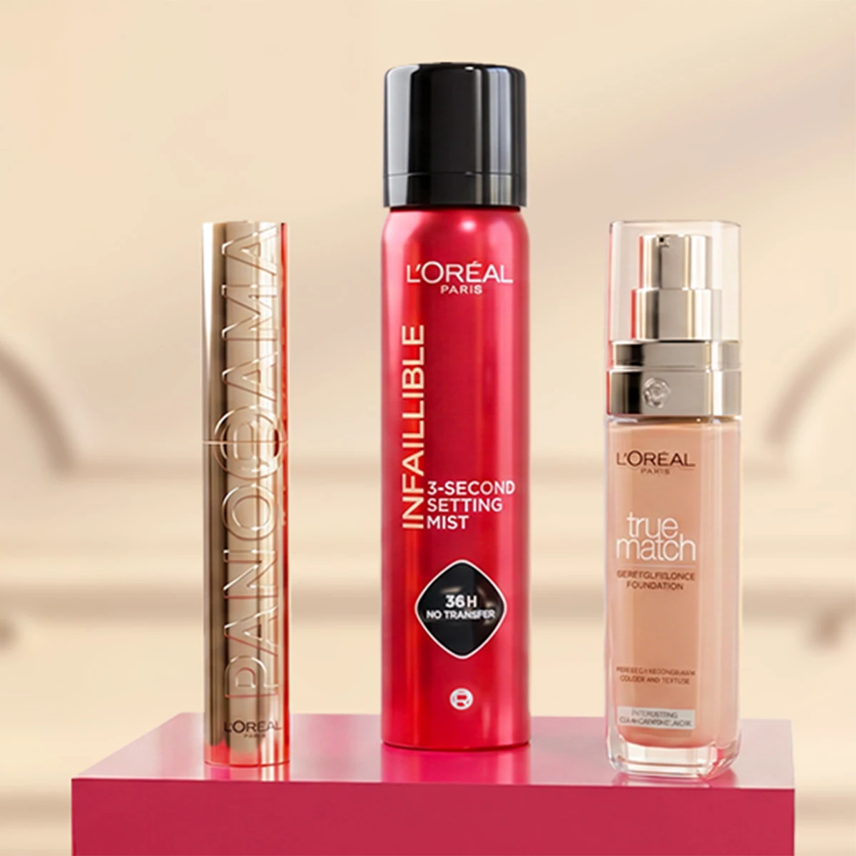 L’Oréal Paris-sminkeprodukter mot lys bakgrunn.