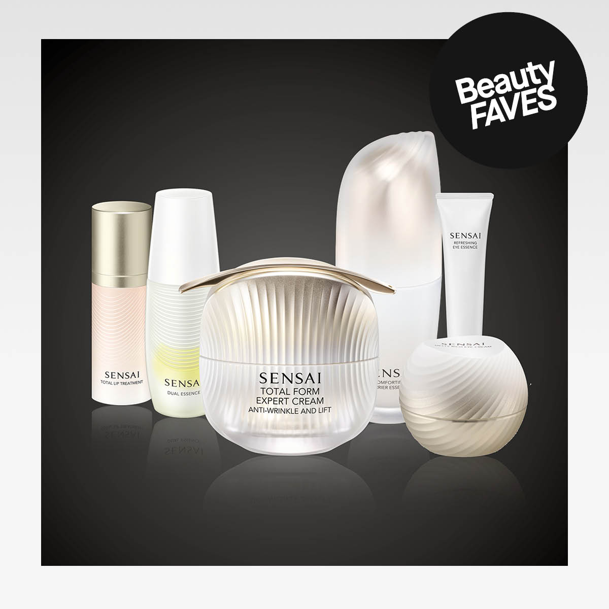 Sex Sensai produkter mot svart bakgrund. Svart sticker med texten "Beauty FAVES".