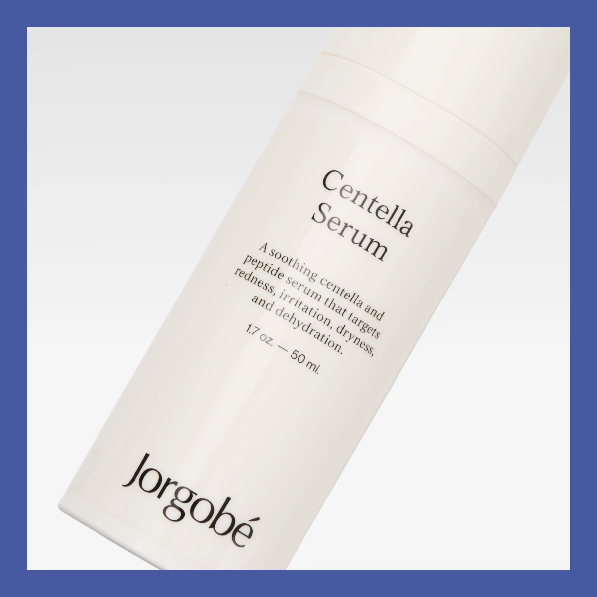 Jorgobé Centella Serum -seerumi valkoisessa pakkauksessa.