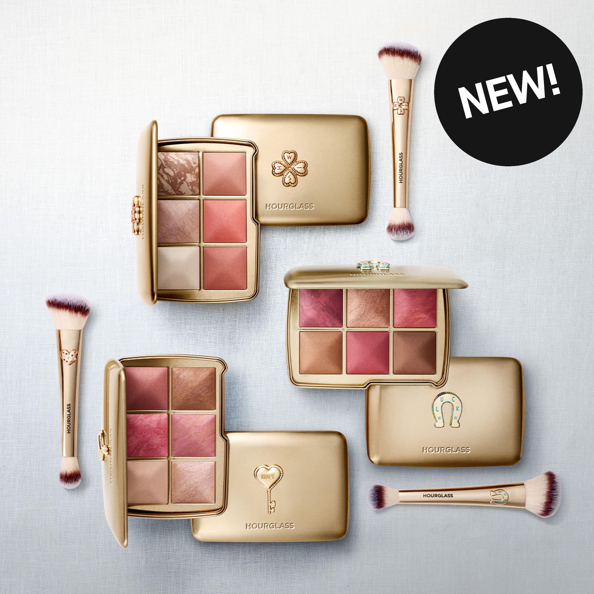 Hourglass sminkset med tre guldfärgade paletter med sex ansiktsfärger var, och tre matchande borstar. Paletterna och borstarna har 'WISH', 'LUCK' och 'HOPE' -berlocker. Märkt 'NEW!'