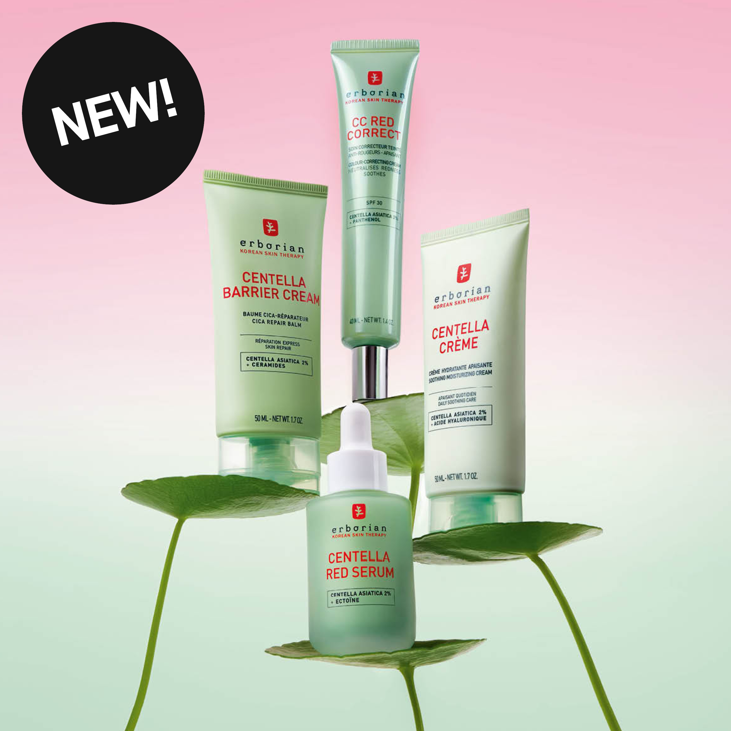 Hudvårdsserie från Erborian med texten “erborian Korean Skin Therapy”, “Centella Barrier Cream”, “CC Red Correct SPF 30”, “Centella Crème” och “Centella Red Serum”. Produkterna står ovanpå gröna blad mot en ljus bakgrund och en rund etikett med texten “NEW!”.