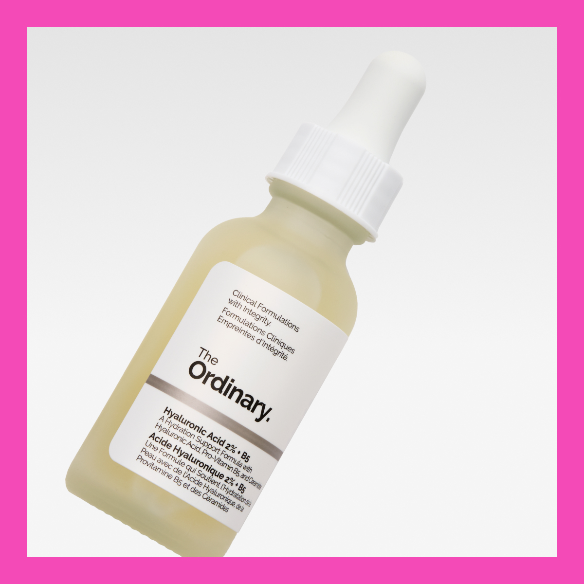 The Ordinaryn hyaluronihapposeerumi nimeltä "Hyaluronic Acid 2% + B5". Pullo on läpinäkyvä, jossa on valkoinen pipetti ja valkoinen etiketti mustalla tekstillä.