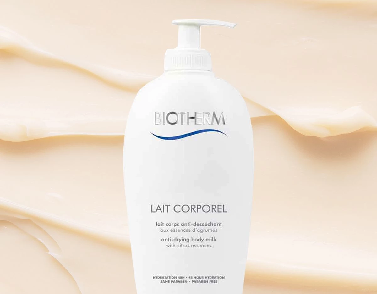 Biothermin Lait Corporel Moisturizing Body Lotion 400 ml beigeä, laskostettua taustaa vasten.