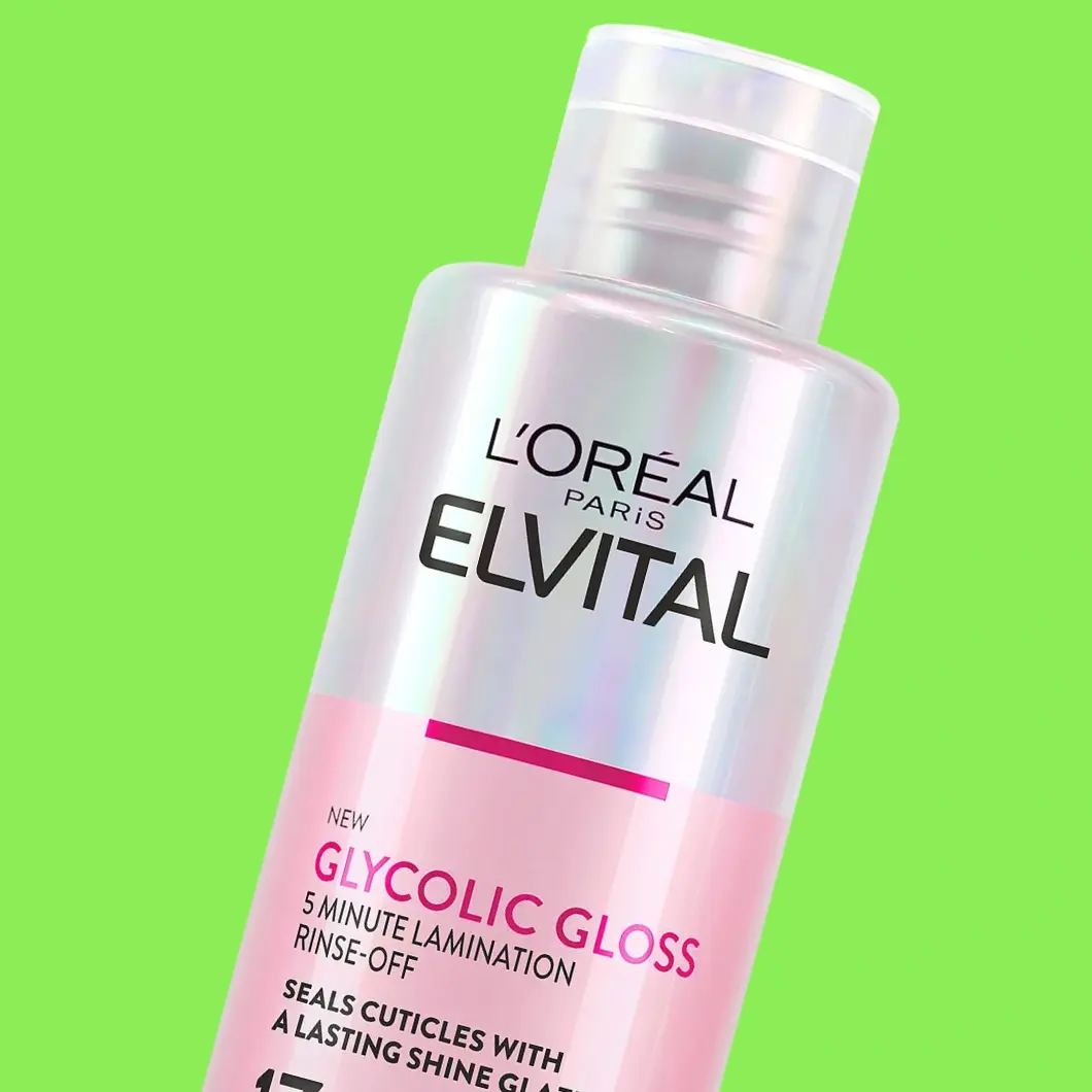 L'Oréal Paris Elvital Glycolic Gloss 5 Minute Lamination Rinse-off hårbehandling som förseglar hårstråna för varaktig glans.