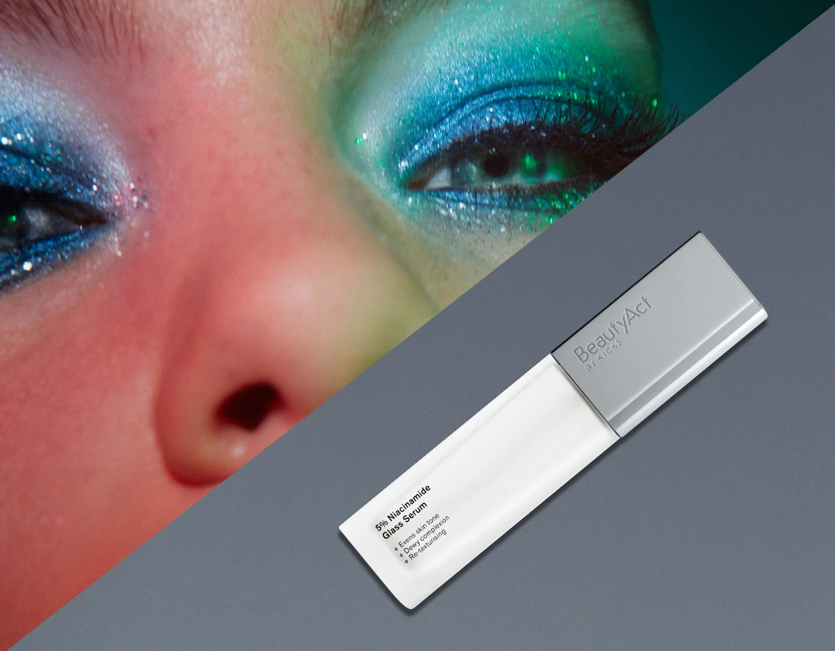 Närbild av ögon med glittrig blå ögonskugga och en BeautyAct-sminkprodukt placerad nedanför.