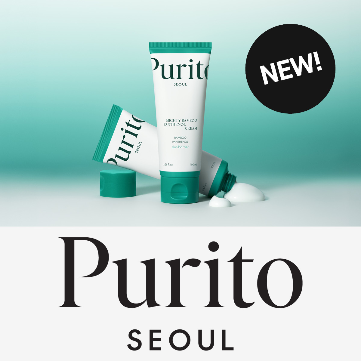 Kaksi Purito Seoul -ihonhoitotuotetta, Wonder Releaf Centella Toner Unscented, vihreissä pulloissa, joista yksi seisoo pystyssä ja toinen makaa vihreiden lehtien vieressä. Kuvassa näkyy musta ympyrä tekstillä “NEW!”, ja pakkauksessa tekstit “Purito Seoul”, “Wonder Releaf Centella Toner Unscented”, “Centella Asiatica” ja “soothing”.