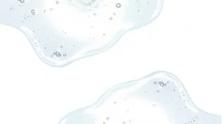 Närbild på genomskinlig gel- eller serumtextur med små bubblor
