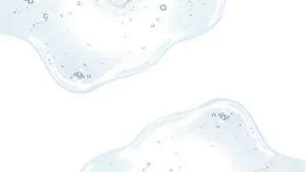 Lähikuva läpinäkyvästä geeli- tai seerumikoostumuksesta, jossa on pieniä kuplia