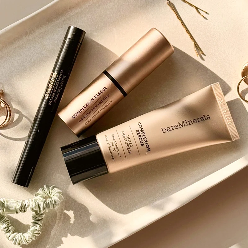 bareMinerals Complexion Rescue-produkter: en svart tube, Luminous Skin Tint Stick og Tinted Moisturizer SPF 30.