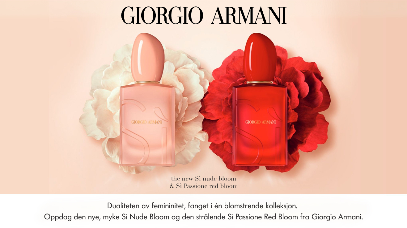 To Giorgio Armani Sì eau de parfum-flasker i rosa og rød står foran store blomster i samme fargetoner, med teksten “GIORGIO ARMANI” på flaskene og “the new Sì nude bloom” under. Nederst vises teksten “Femininitetens dualitet, fångad i en blomstrande kollektion. Upptäck den nya, mjuka Sì Nude Bloom och den strålande Sì Passione Red Bloom från Giorgio Armani.”