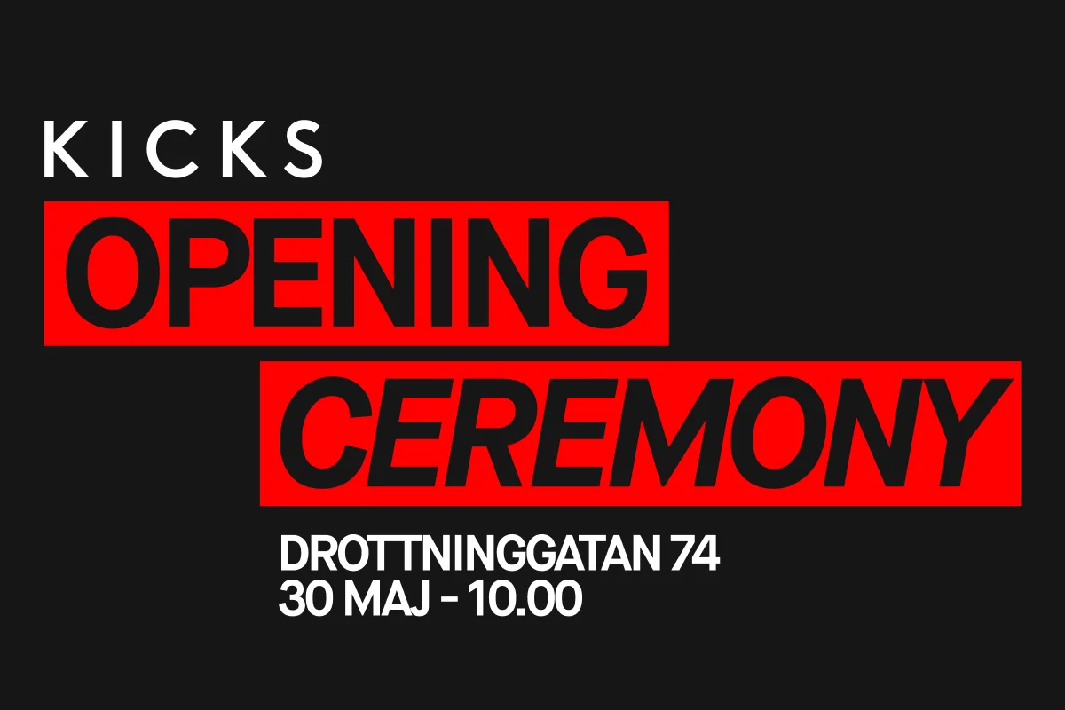 KICKS kampanjgrafik med texten “OPENING CEREMONY”, “DROTTNINGGATAN 74” och “30 MAJ - 10.00” i svart, rött och vitt. Den grafiska designen har svart bakgrund och stora röda textblock för event och butiköppning.