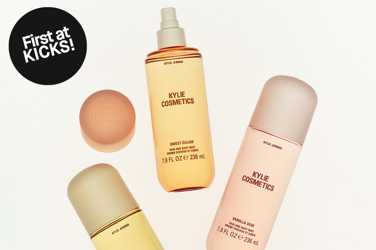 Kylie Cosmetics Hair and Body Mist i tre dofter med sticker "First at KICKS!" på ljus bakgrund
