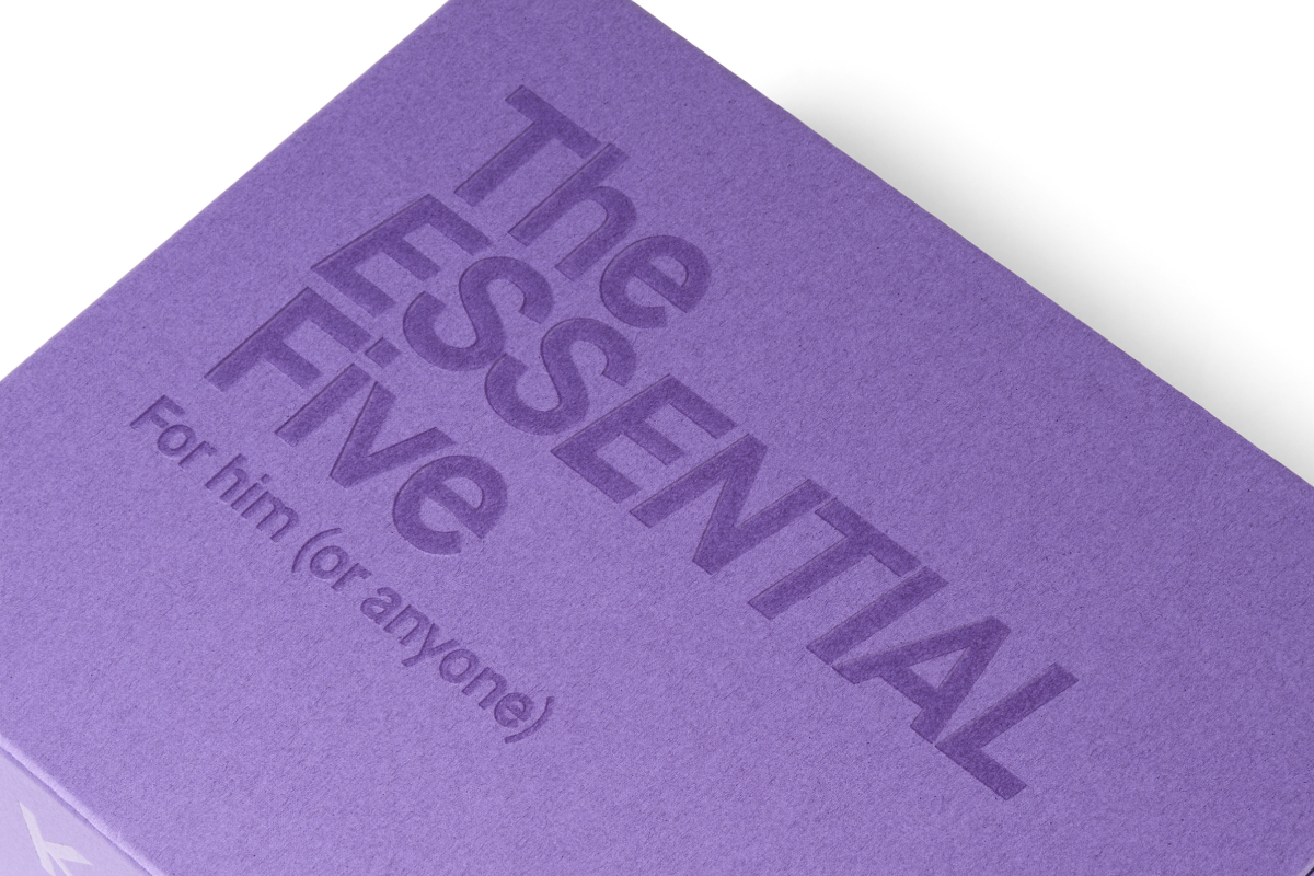 En lilla eske med teksten "The ESSENTIAL Five For him (or anyone)". Teksten "Are you READY?" vises på venstre side av bildet.