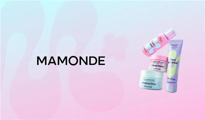 Mamonde hudpleieprodukter på pastellfarget bakgrunn, inkludert kremer og serum.