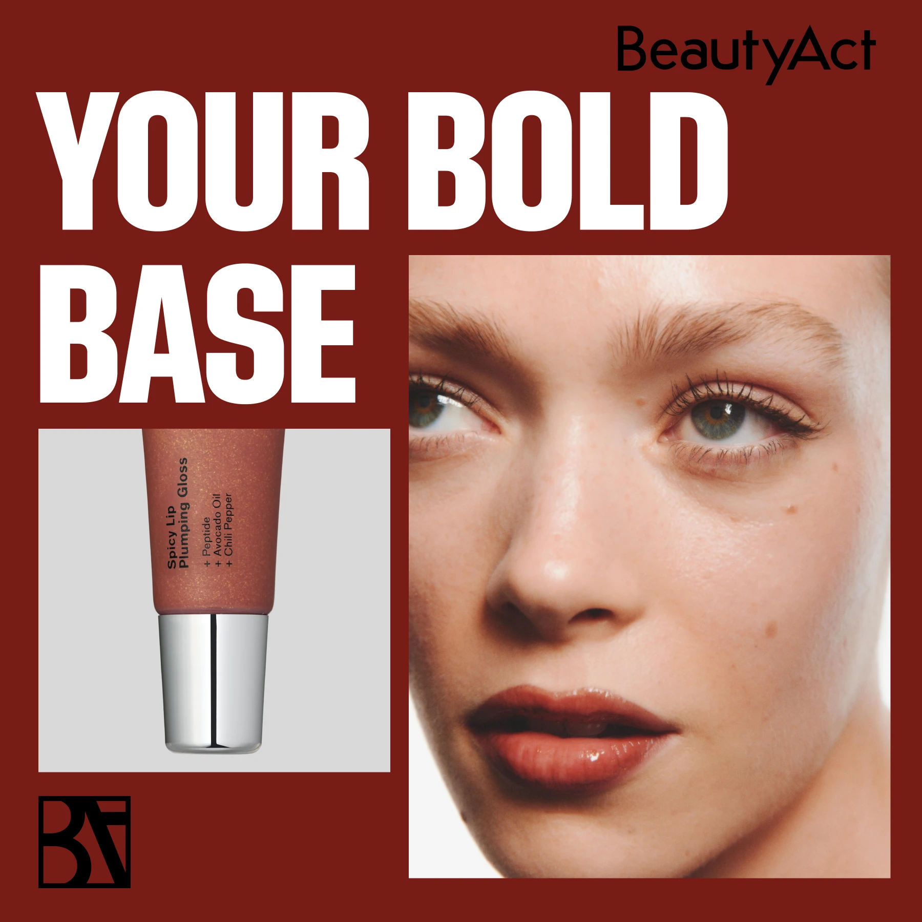 Bild som visar en reklam för BeautyAct Spicy Lip Plumping Gloss. Texten "Klicka hem nya SPICY LIP Plumping Gloss" och "BeautyAct" är synliga. En rosa tub med BeautyAct Spicy Lip Plumping Gloss är synlig. En person syns också på bilden. Bakgrunden är vit.