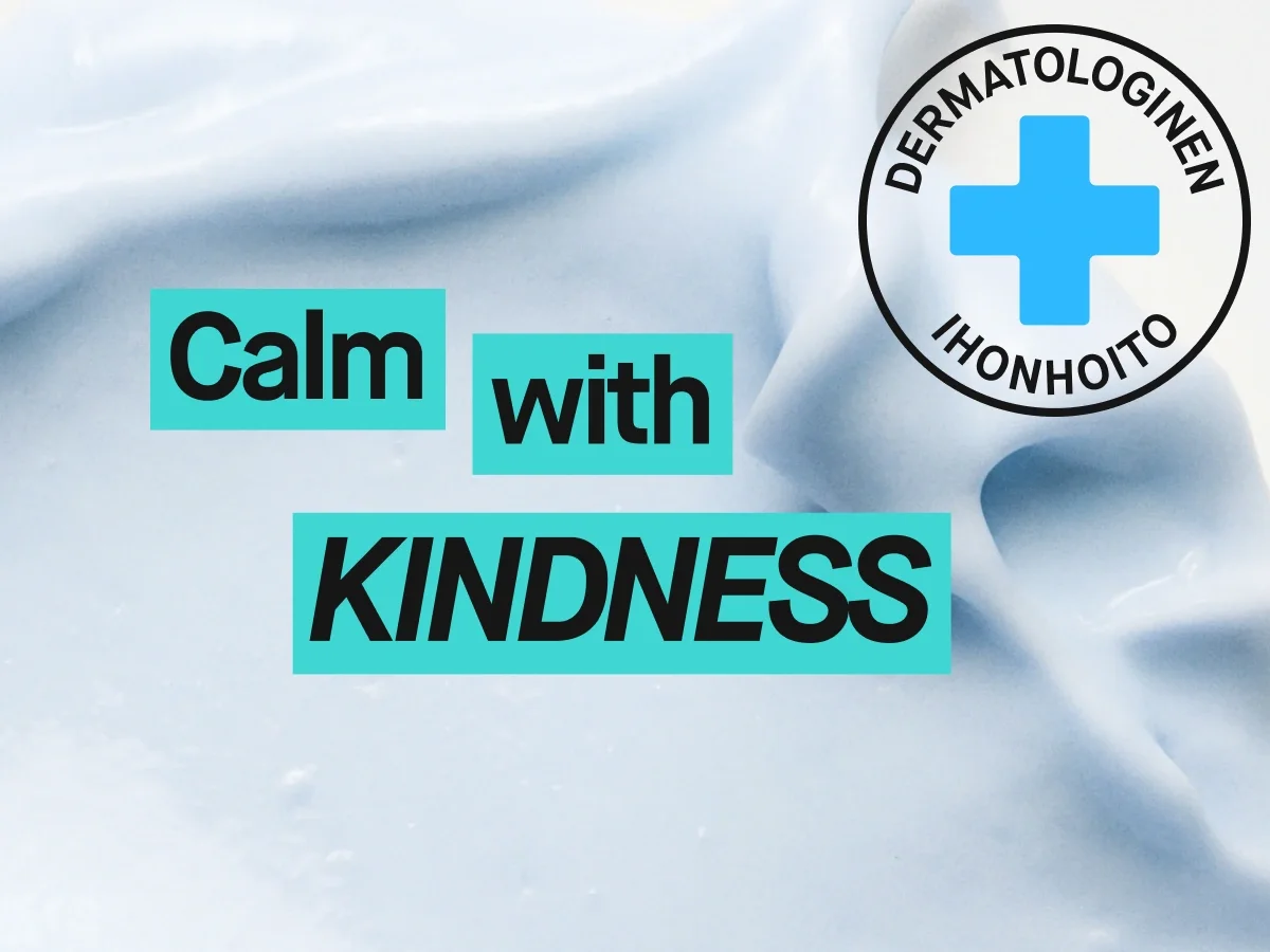 Vaaleansininen voidemainen ihonhoitotekstuuri, jossa tekstit "Calm with KINDNESS" ja "DERMATOLOGISK HUDVÅRD". Kuva korostaa ihonhoitoa sekä rauhoittavia ja hellävaraisia tuotteita.