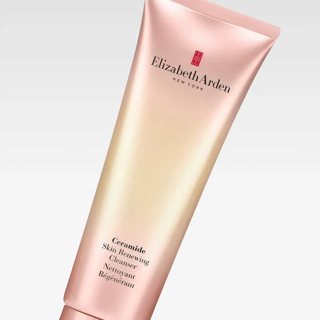 Elizabeth Arden New York Ceramide Skin Renewing Cleanser, Nettoyant Régénérant, hohtavassa vaaleanpunaisen ja kullan sävyisessä tuubissa.