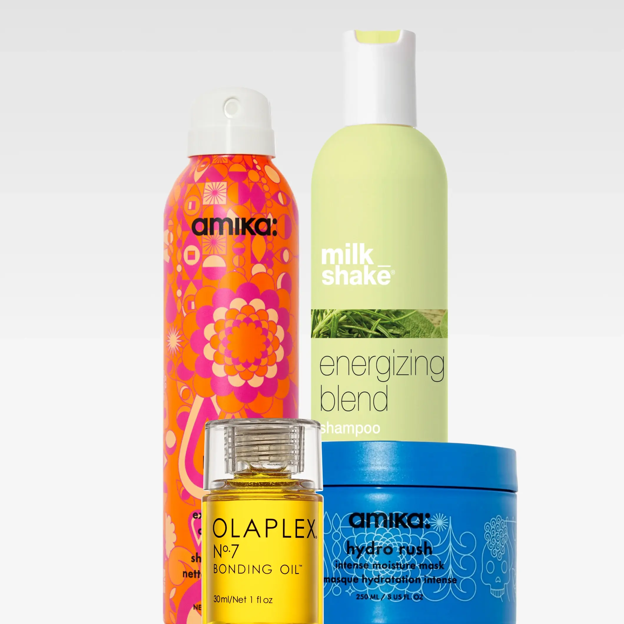 Fire hårpleieprodukter mot hvit bakgrunn: Amika tørrsjampo i fargerik sprayflaske, Milk Shake Energizing Blend shampoo i lysegrønn flaske, Olaplex No.7 Bonding Oil 30 ml og Amika Hydro Rush intense moisture mask i blå krukke. Tekst som “amika”, “milk shake energizing blend shampoo” og “OLAPLEX No.7 Bonding Oil” er synlig.