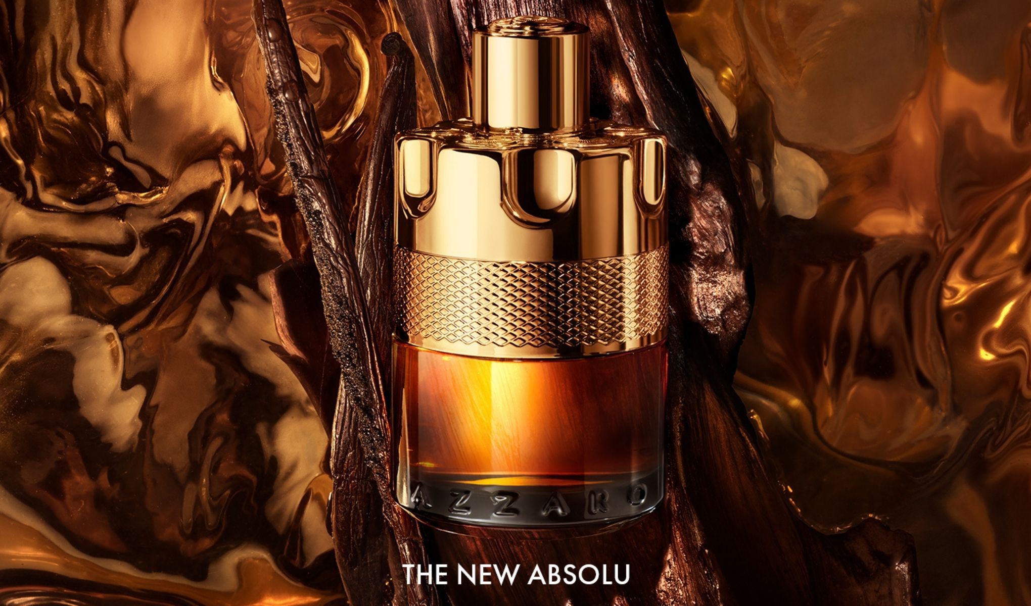 En parfymeflakse i gull som står på en stamme i serien Wanted