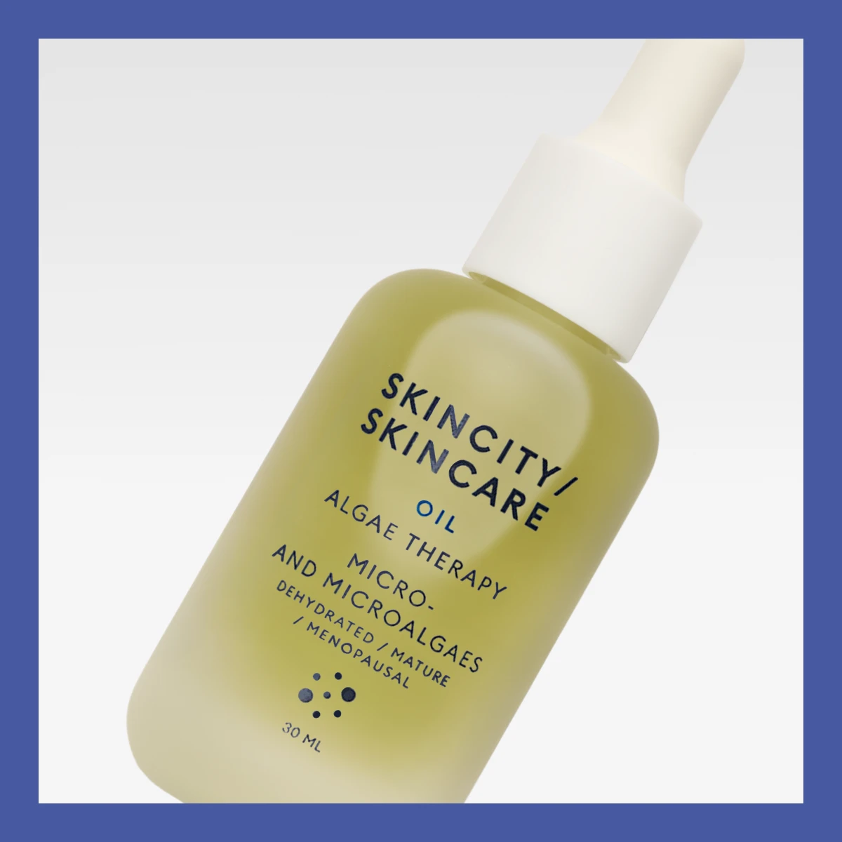 Skincity Skincare Algae Therapy -öljy vihreässä pullossa, jossa on valkoinen korkki.