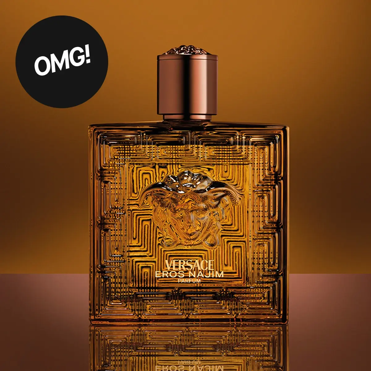 OMG! Gullfarget Versace Eros Najim Parfum-flaske med Medusa-hode-logo og bronsefarget kork.