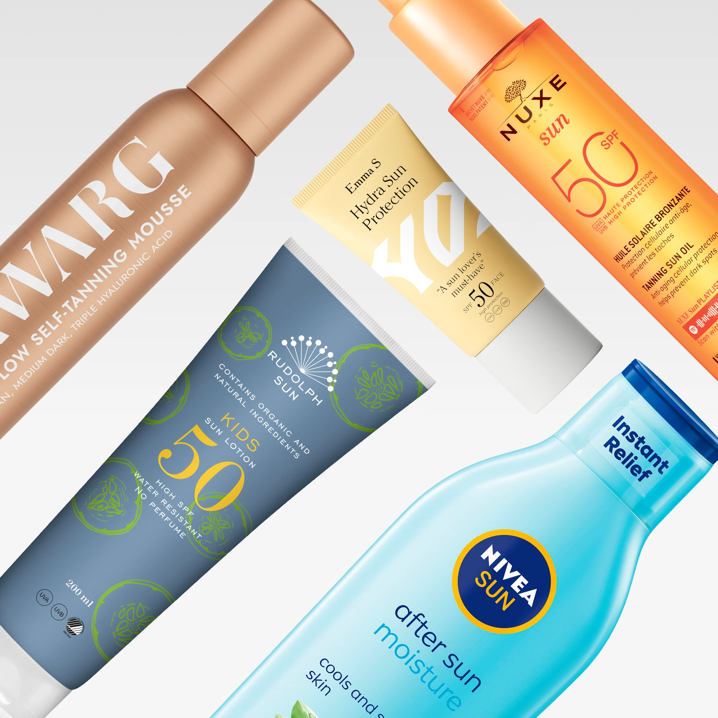 Solbeskyttelses- og self tan-produkter fra Tanrevel, Rudolph Care, Emma S, NUXE og NIVEA SUN vises mot lys grå bakgrunn. Bildet inneholder selvbruning, SPF 50-solbeskyttelse og after sun med synlig tekst som “Hydra Sun Protection”, “Sun SPF 50” og “after sun moisture”.