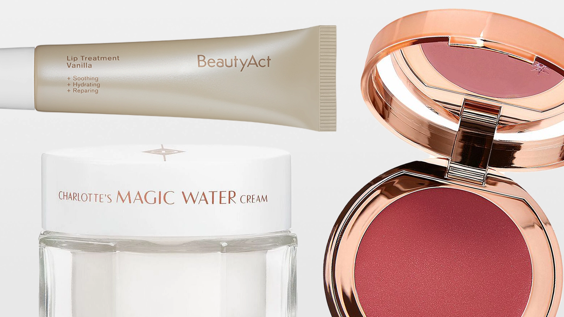 Tuotekuva, jossa useita meikki- ja ihonhoitotuotteita. Kuvassa on BeautyAct Lip Treatment Vanilla -tuubi, Charlotte’s Magic Water Cream -purkki sekä avoin pyöreä poskipunapakkaus vaaleanpunaisessa sävyssä.