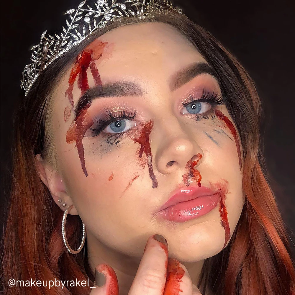 @makeupbyrakel_ pelottavassa Halloween-meikissä.
