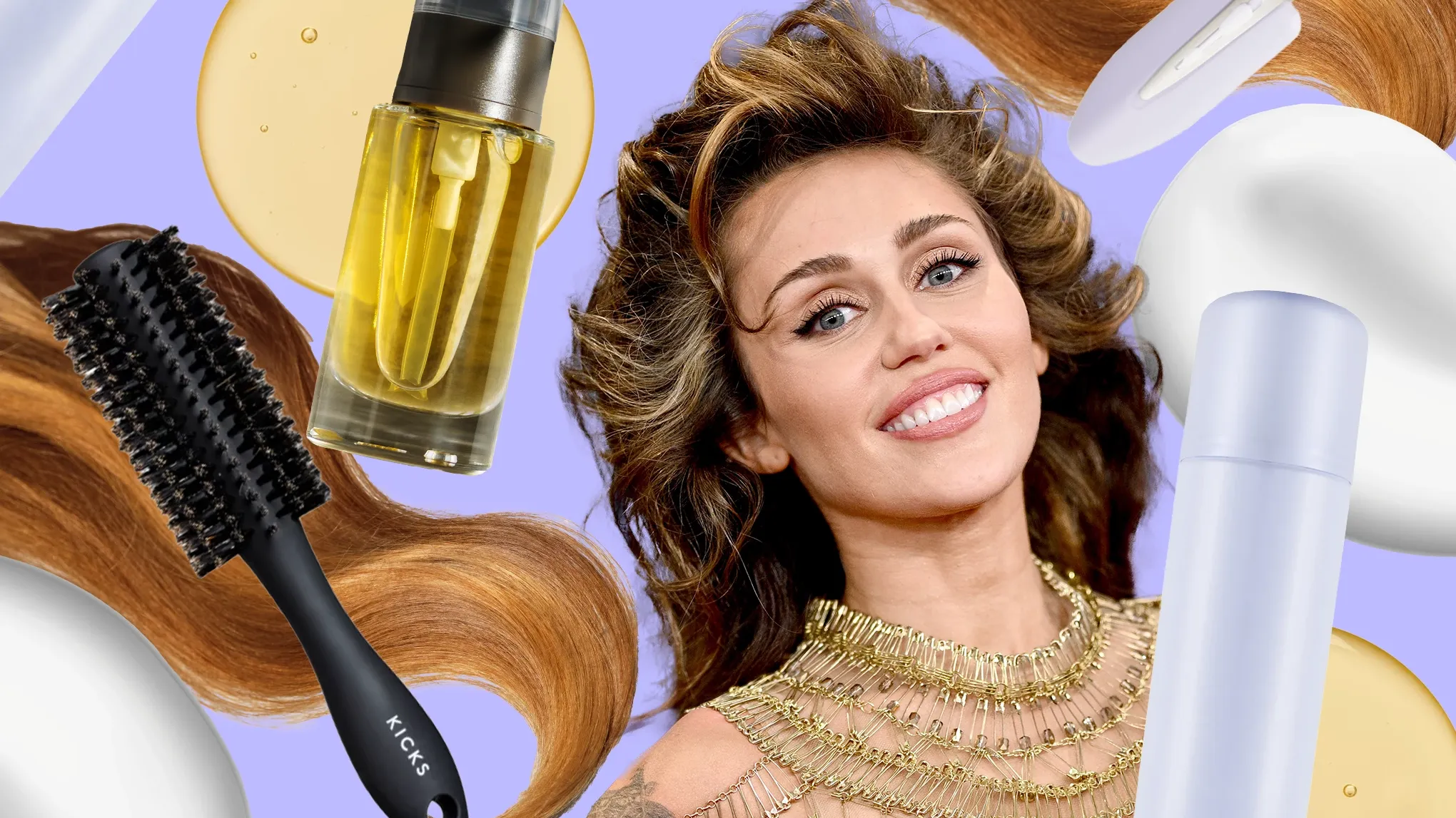 Miley Cyrus med voluminøst hår og et bredt smil, omgitt av hårpleieprodukter som hårbørste, hårolje, sprayflaske og hårføner på en lilla bakgrunn. Fokus på hårvolum og styling.