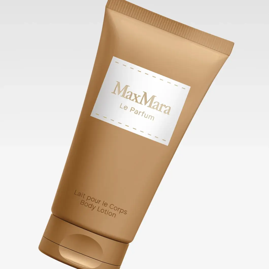 Guldbrun MaxMara Le Parfum Body Lotion-tub, märkt 'Lait pour le Corps Body Lotion'.