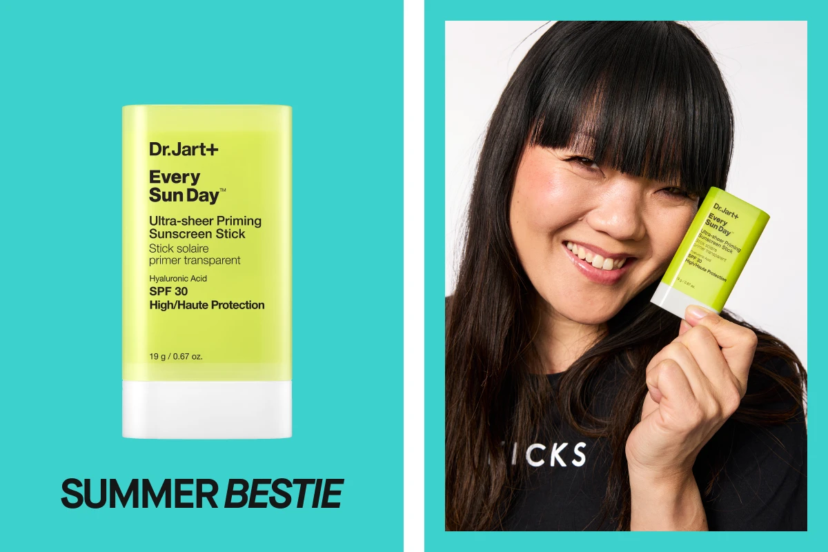 Kuva Dr.Jart+ Every Sun Day Ultra-sheer Priming Sunscreen Stick -aurinkosuojapuikosta ja henkilöstä, joka pitää puikkoa kädessään. Teksti "SUMMER BESTIE".