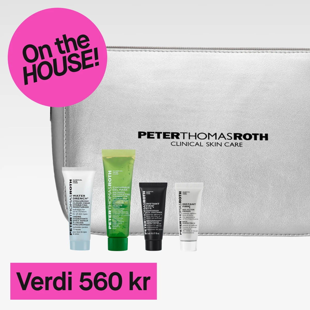 Et nærbilde av fem hudpleieprodukter og en toalettmappe. Produktene inkluderer en sølvfarget toalettmappe med teksten "Peter Thomas Roth Clinical Skin Care", en hvit tube med teksten "Water Drench Hyaluronic Cloud Cream", en grønn tube med teksten "Cucumber Gel Mask", en svart tube med teksten "Instant FirmX Eye", og to hvite tuber med teksten "Instant FirmX Temporary Face Tightener". Bakgrunnen er lys grå og en rosa sirkel med teksten "On the HOUSE!" vises til venstre. Under produktene er det en rosa rektangel med teksten "Verdi 560 kr".