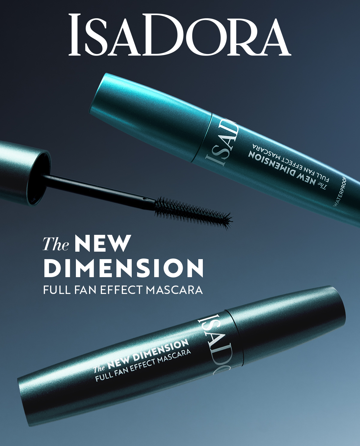 IsaDora The New Dimension Full Fan Effect Mascara visas mot en blågrön bakgrund med flera mascaraprodukter och en synlig mascaraborste. Texten “The New Dimension Full Fan Effect Mascara”, “Waterproof” och varumärket IsaDora syns i bilden.
