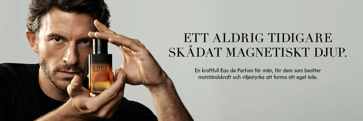 Man håller Giorgio Armani I Will-parfymflaskan. Text: ”Ett aldrig tidigare skådat magnetiskt djup. En kraftfull Eau de Parfum för män, för dem som besitter motståndskraft och viljestyrka att forma sitt eget öde.”