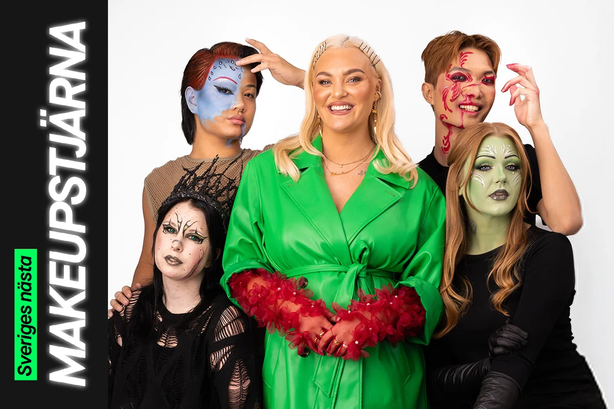 Sveriges nästa makeupstjärna. Bilden visar fem personer klädda i kreativa och färgglada kläder, redo för en makeup-tävling.